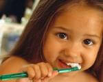 когда начинать ребенку чистить зубы