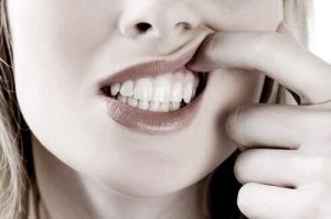 от чего могут расшатываться зубы