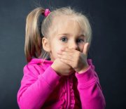 плохой запах изо рта причины у ребенка