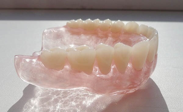Как выглядят зубные коронки Акри Фри
