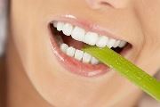 Как быстро восстановить зубную эмаль народными средствами