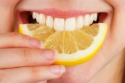 Чем эффективно отбелить зубы в домашних условиях