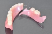 Как осуществить ремонт зубных протезов своими руками
