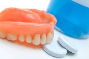 Популярные средства по уходу за съемными зубными протезами