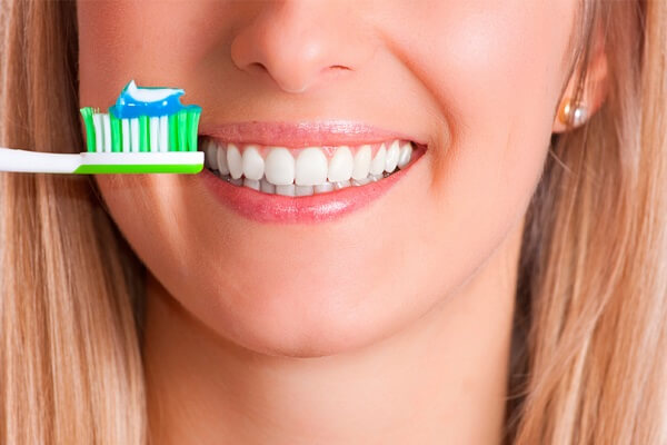 Каким должен быть состав зубной пасты от кариеса