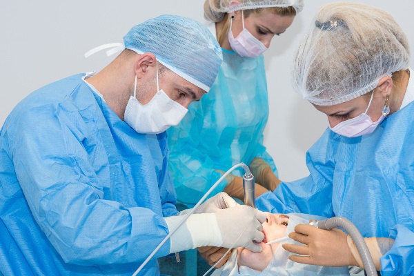проведение операции в стоматологии