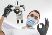 Принцип лечения зубов под микроскопом