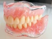Zubnye protezy akri fri
