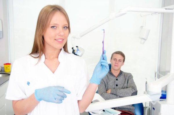Почему выпадают импланты зубов