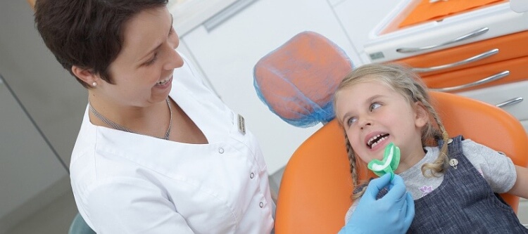 фторирование молочных зубов у детей разного возраста