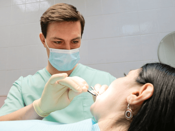 В каком случае необходимо обращаться к врачу при боли в зубе