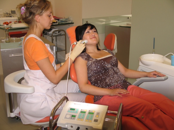 Преимущества и недостатки электрофореза для зубов