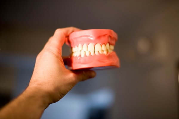 Противопоказания к использованию зубных протезов thumbnail